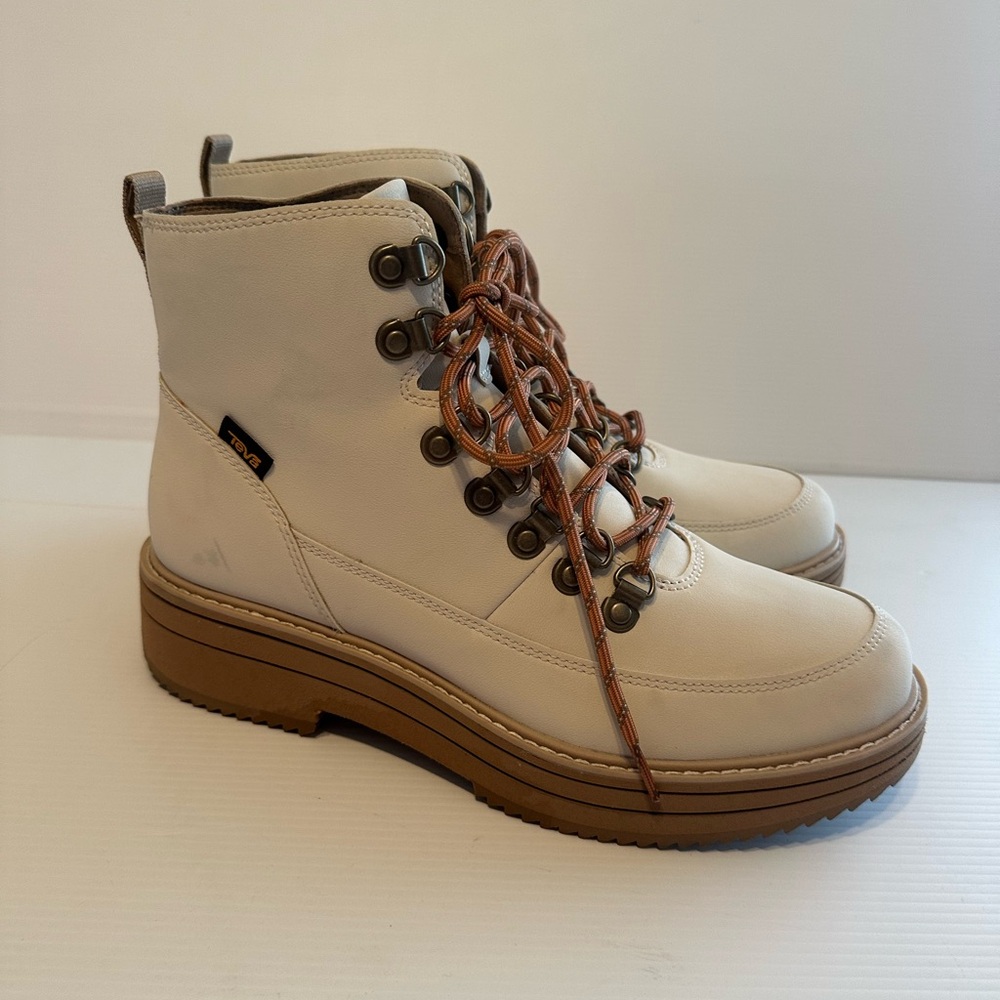 Women's Teva-
Midform-Boot-Causal-
Shoes-size 9